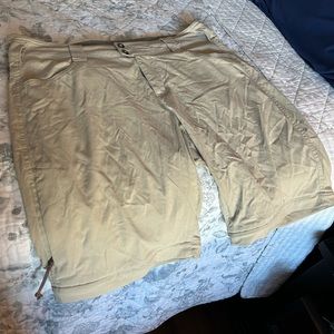 COLUMBIA WOMENS OMNI SHADE SHORTS SIZE 12